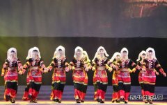 拉祜族跳摆舞剧照（摄影作品）