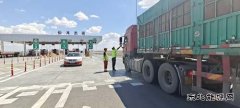 恰库尔图超限检测站积极开展高速公路入口拒超工作