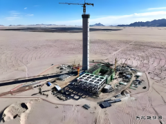 国家能源集团青海龙源格尔木熔盐储能项目发电机定子吊装就位